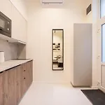 H18 - Boutique By Bqa * בודפשט