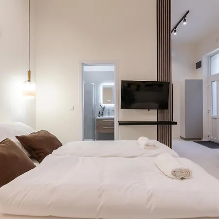 H18 - Boutique By Bqa *